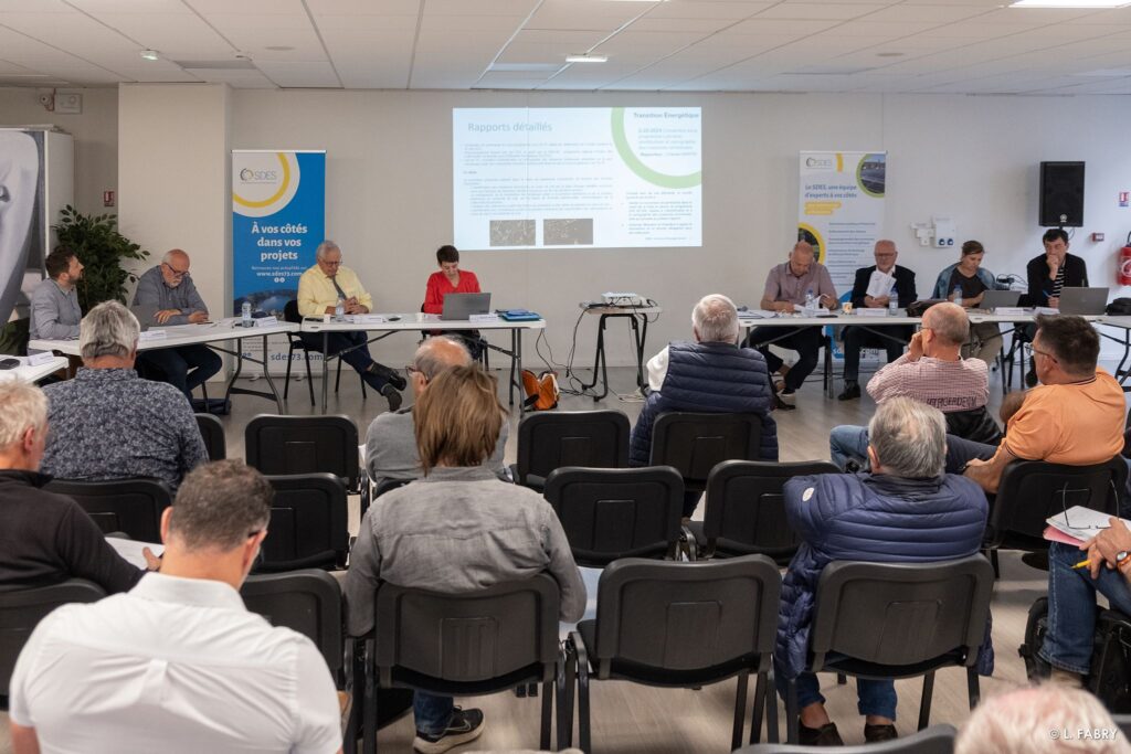 Les élus du SDES lors d'un comité syndical.  - Agrandir l'image, fenêtre modale